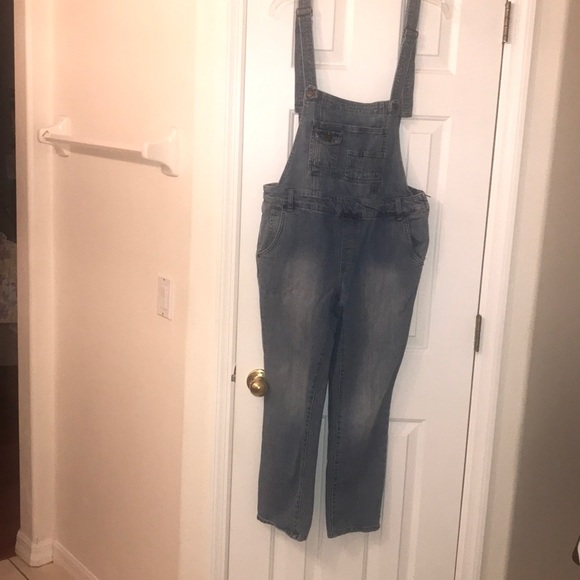 Bibbed jeans - Picture 2 of 10